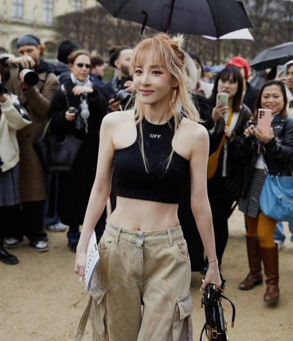 Sandara Park steals attention with her strong abs at Paris Fashion Week