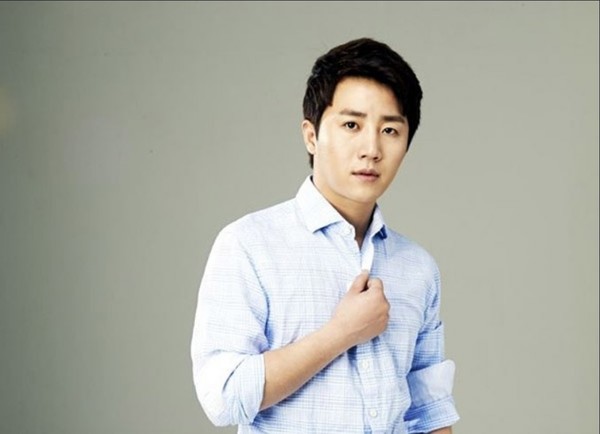 Poker player and broadcaster Hong Jin-ho marries a non-celebrity 10 years younger than him.