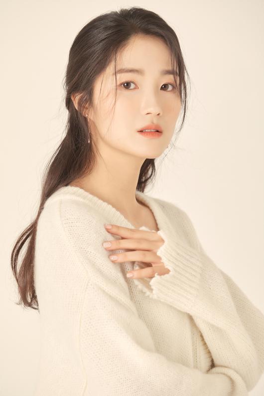 Kim Hye-yoon signs an exclusive contract with Artist Company...
