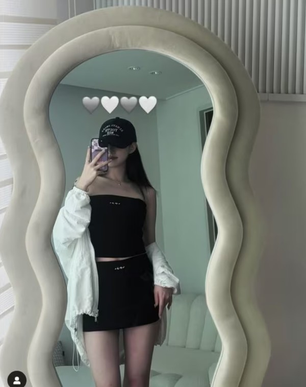 LABOUM Yulhee shows off her slender body line...