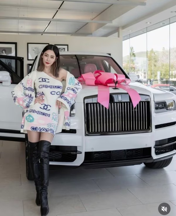 Clara unveils Rolls-Royce Cullinan worth hundreds of millions of won...