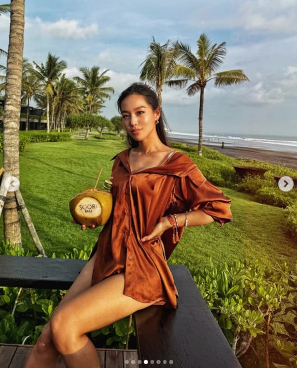 Kim Hee-jung shows off her shining sexy charm on the beach in Bali!