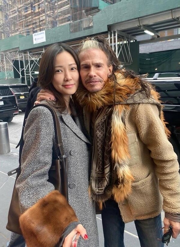 Son Tae-young meets Aerosmith Steven Tyler by chance in the U.S.