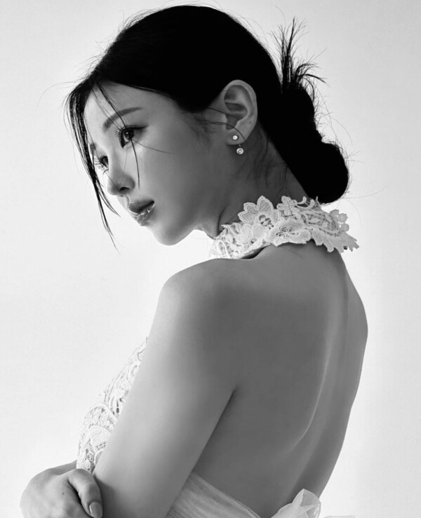 Kang Seok-woo's daughter, Kang Da-eun, catches everyone's attention with her elegant beauty... Netizens say, 