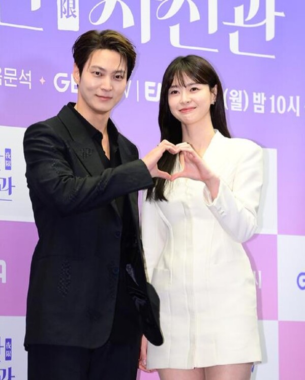 Joo Won delivers a happy performance in collaboration with Kwon Nara in ‘Hot Photo Studio’