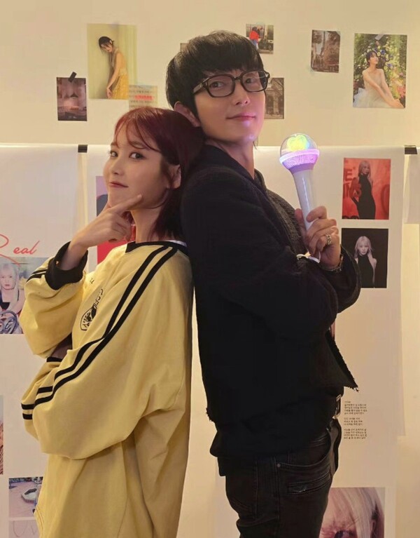 Lee Joon-gi visits IU concert...