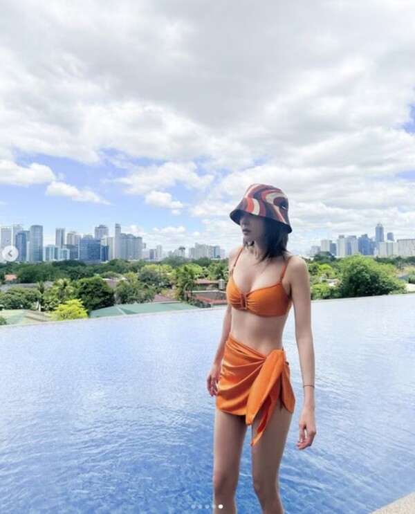 Sandara Park reveals her bikini figure in the Philippines!