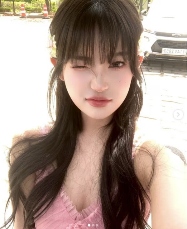 Choi Jin-sil's daughter Choi Jun-hee, 'spreading happiness' with a winking photo... captivating fans with her fairy-like beauty