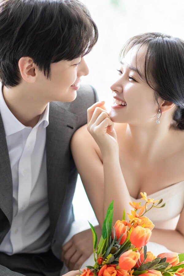 Park Na-rae announces marriage to actor Kim Seon-woong, “My dream and happiness”