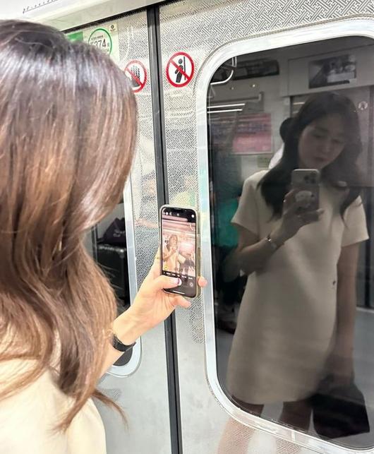 Sung Yu-ri reveals subway selfie...