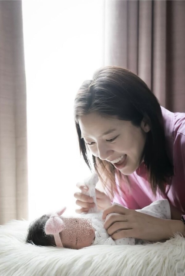 Son Dam -bi, the first daughter 'Hae' on the 23rd after birth…
