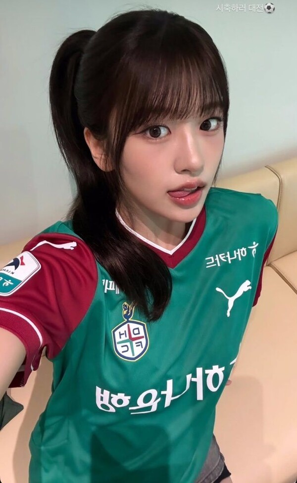 'Shitdess' Ive Ahn Yu -jin, soccer uniform is also