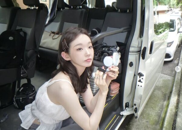 Kang Min -kyung shows off 'doll visuals' even in a terrible body.
