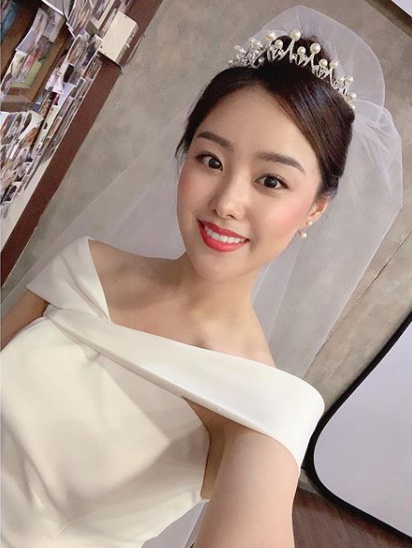 Song Ji-eun reveals 'Innocent + Lovely' wedding dress status 