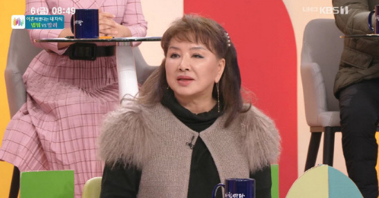 In the morning yard, singer Roh Hwa-hwa is active at age seventy-five!