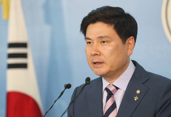 Ji Seuk-wook, the fifty-six-year-old who is attracting attention as Chung Se-gyun's hearing ...