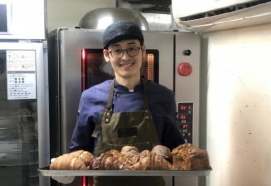Chinese Shandong shrimp dumpling master with croissant, hermit moon, and chewy texture
