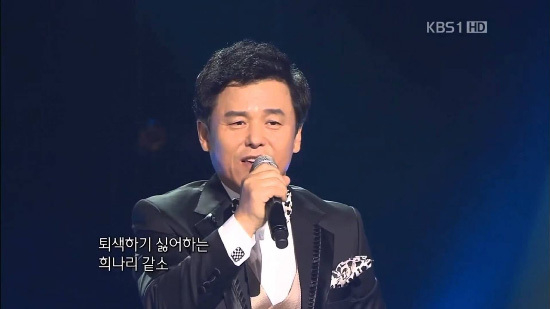 Singer Koo Chang-mo, age sixty, transforms into a businessman in Falcon Lead vocals!