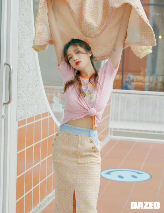Singer Hyuna and Sensual <Dazed> fashion pictorial released with OzSecond