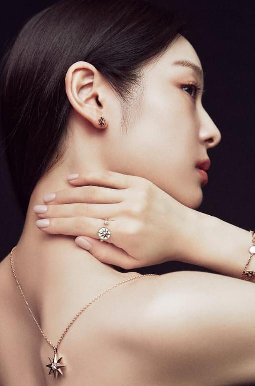 Yuna Kim reveals a pictorial showing off her alluring beauty...