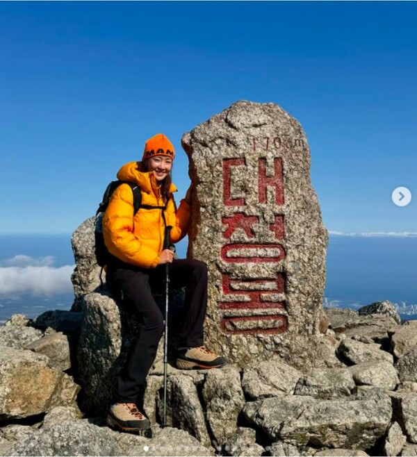 Lee Si-young, conquering Mt. Seorak!