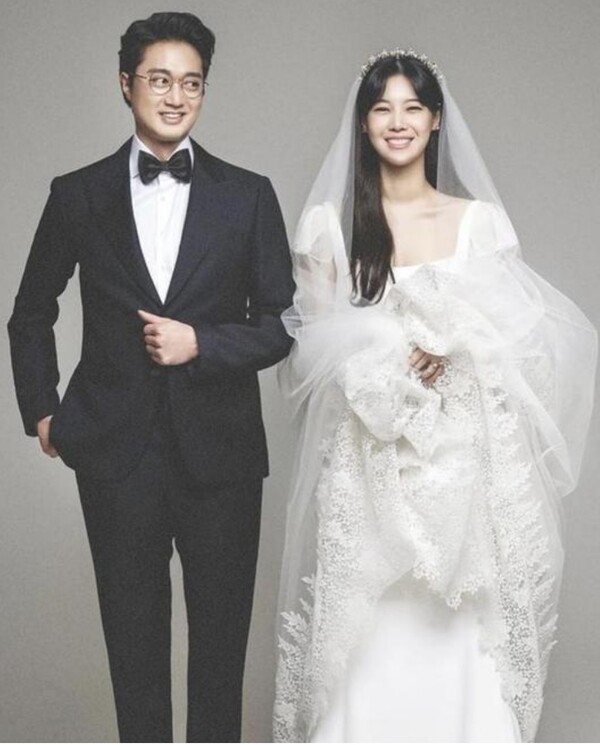 Bae Da-hae and Lee Jang-won celebrate their 3rd wedding anniversary...