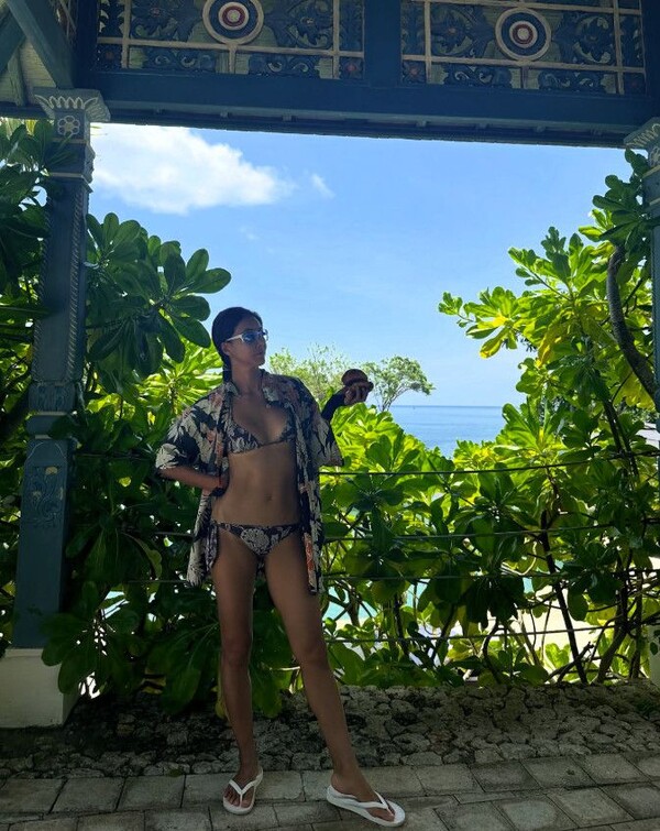Jin Seo -yeon, 'Zero Zero' Bikini's Bikini Public ... The perfect body on the beach '