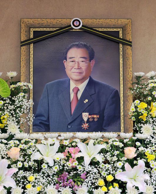'Eternal National MC' Songhae, 3rd anniversary…