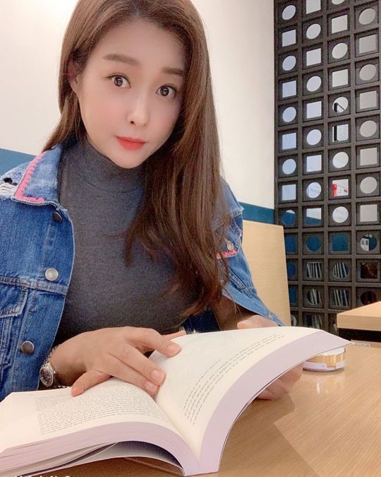 Hyunyoung prepares lectures for brand meetings ... 