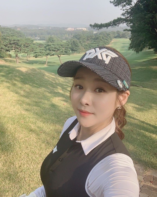 Hyun-young, golf clothes are digested quickly ...