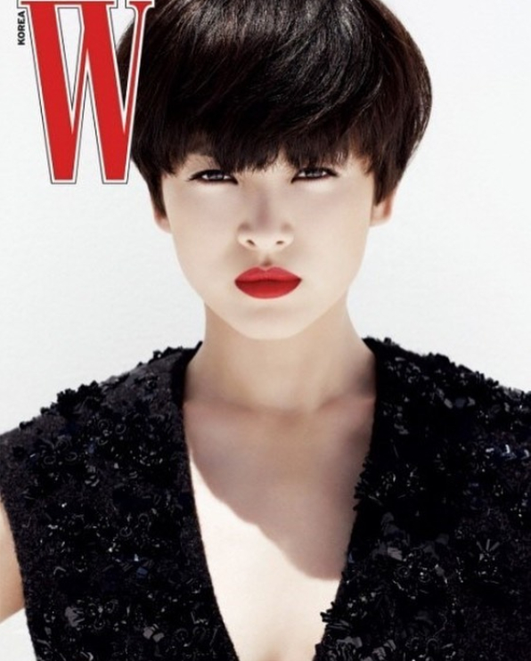 Song Hye-kyo posted the cover of W KOREA in 2009.