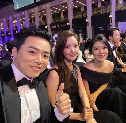 Choi Soo Young posted a certified shot at the 40th Blue Dragon Film Festival on his personal Instagram