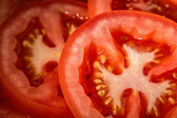 How to pick, store, and trim tomatoes. Split tomatoes, put them in a blender and add honey to your liking.