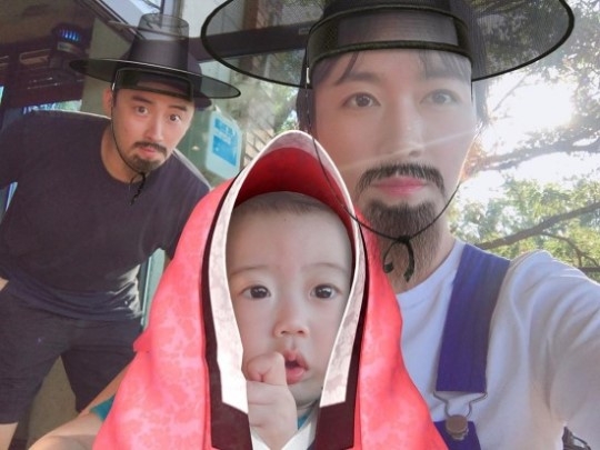 'Kim Mi Ryeo' contains a picture of her son and daughter