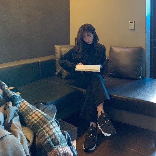 Jeon Hyosung in ‘전 효성’ is sitting on the couch checking the script