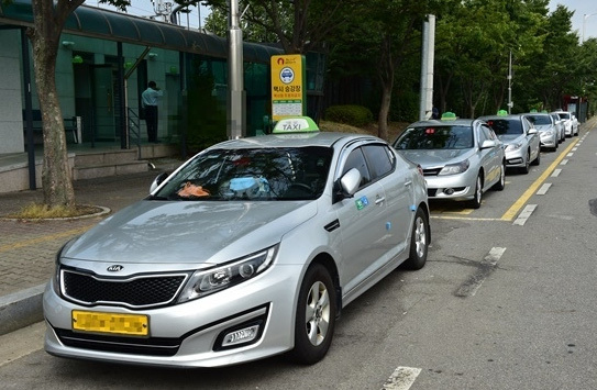 Taxi extra time, from 12 pm to 4 am the next day, 20% more charged, rounded up to 100 won