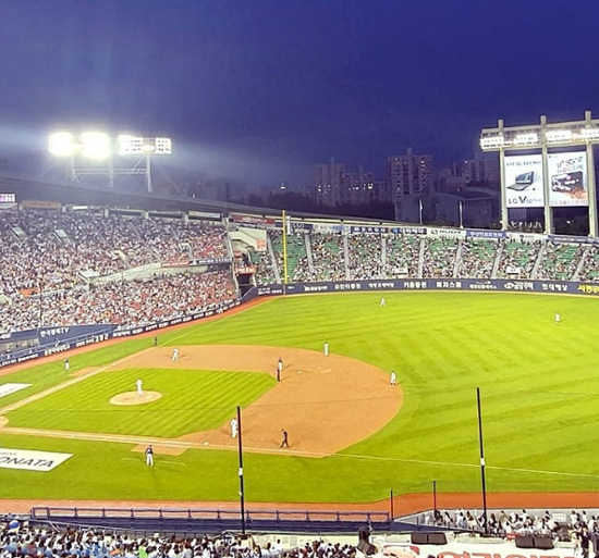 Doosan Bears apologizes, controversy over drinking in entertainment bars!