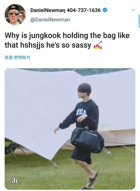 BTS Jungkook, carrying an unusual bag + an elegant step... American actor 