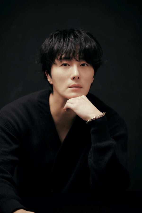 Actor Jung Il-woo signs an exclusive contract with ‘J1 International Company’…