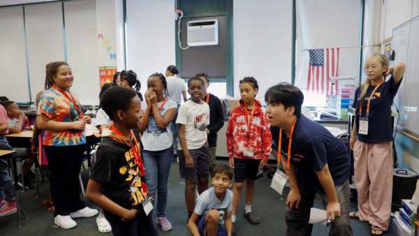 <Children Dreaming of Tomorrow> Yoo Ji-tae, talent donation narration for ‘Children Dreaming of Tomorrow’, a documentary on the Korean volunteer group’s sponsorship of American immigrants