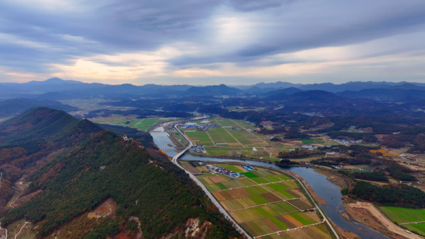 <Video Album Mountain> Walking through a deep and profound season – Gangcheonsan County Park