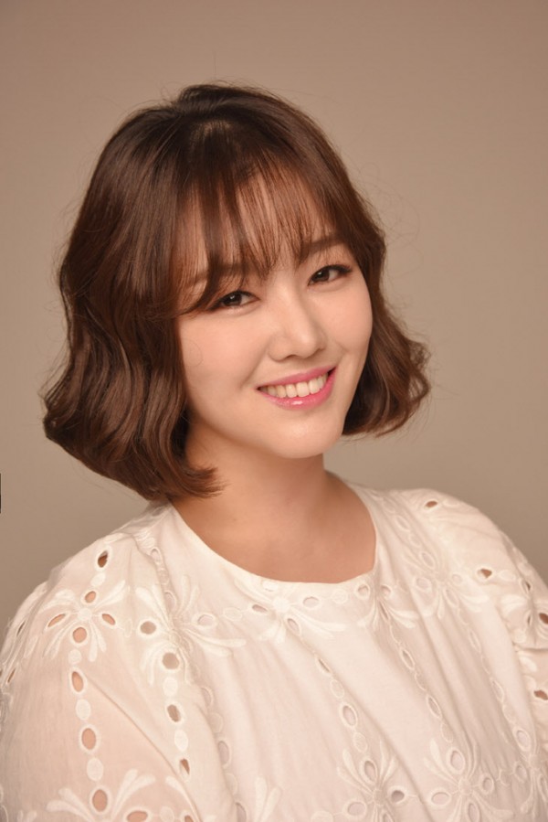 In the first episode, Jung Mi-ae travels all over the country.